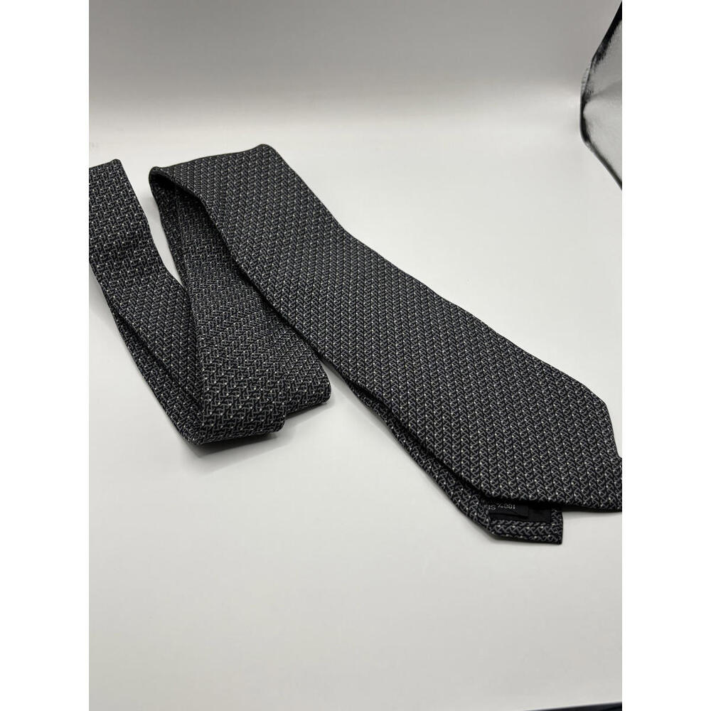 Giorgio Armani Men's Silk Tie -Grey Elegant Patterned Design